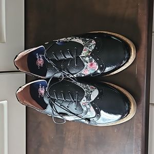 Montreal based Ana Maria Dessin Oxford style shoes